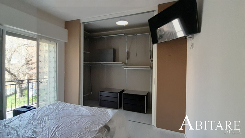 cabina armadio marrone finitura effetto argilla pozzi armadi arredamento duropach abitare imola design arredare interior ambienti servetto cassettiera forme nuove camera da letto bedroom